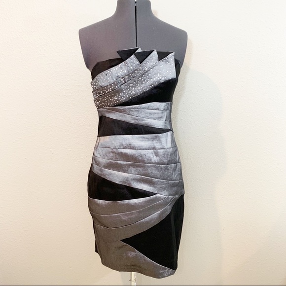 City Triangles Dresses & Skirts - NWT Gray and black cocktail dress size 11